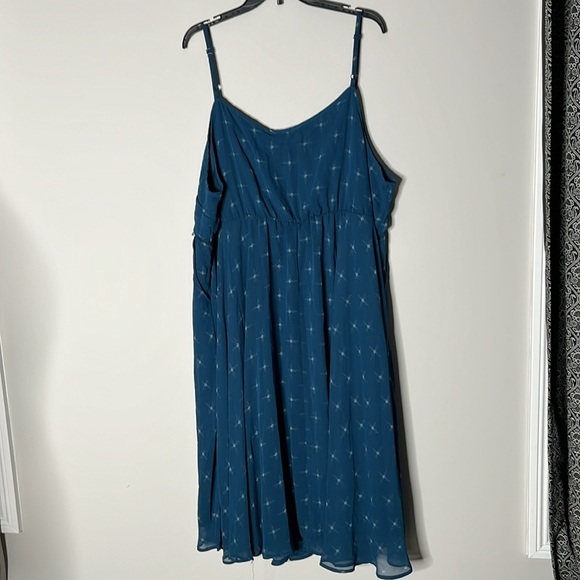TORRID Women’s Blue White Midi Chiffon Pleated Dress Size 4. ((B4)) - Picture 6 of 13